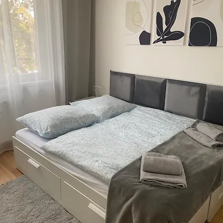 Parkside Apartment *